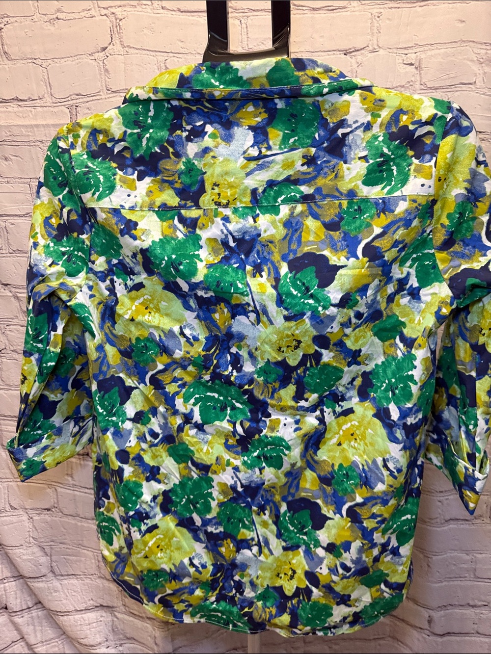 Jones New York Floral Button-Front Shirt in Green, Blue & Yellow - Picture 4 of 7